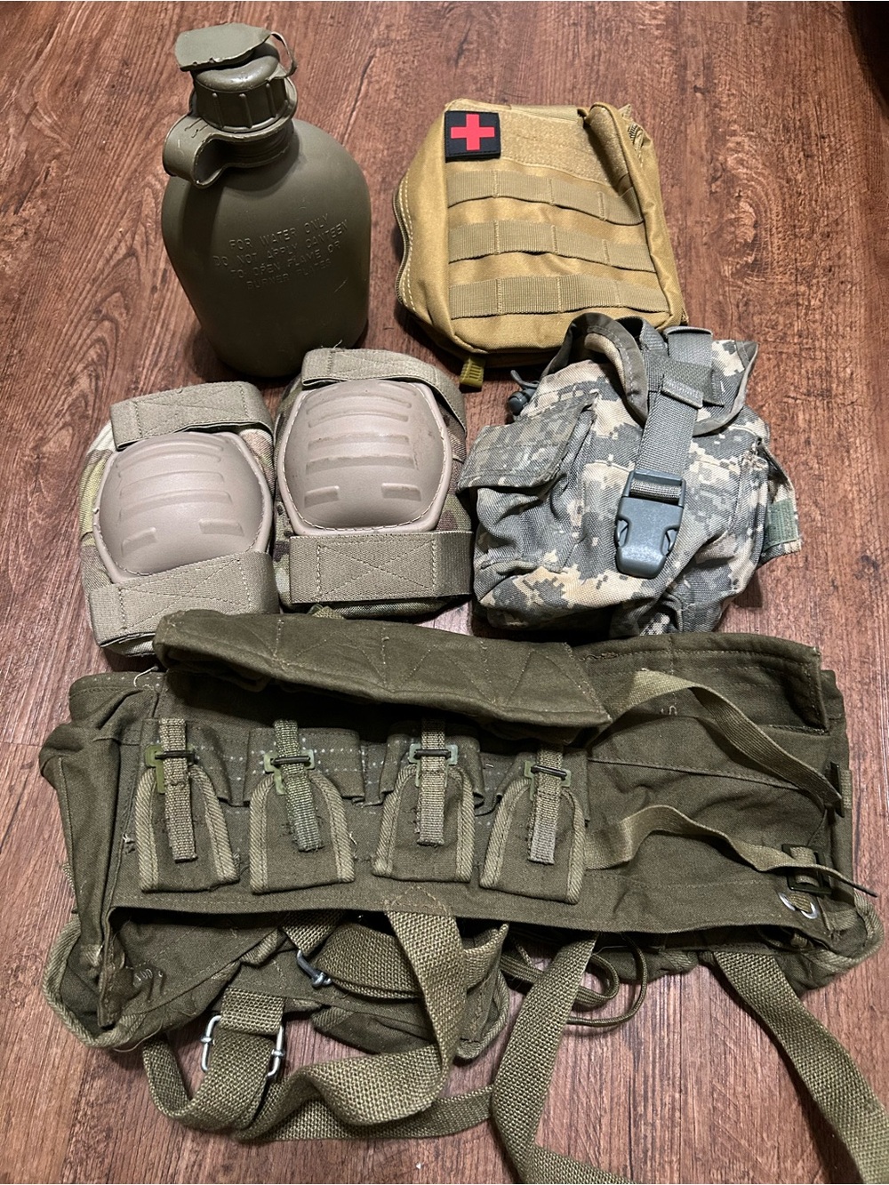 USGI Military Surplus Field Gear Lot Canteen MOLLE Pouches Knee Pads Vintage